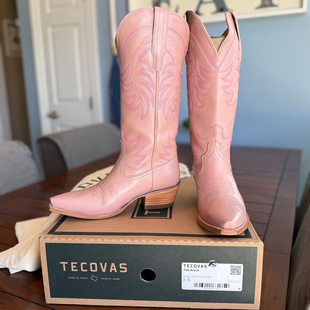 Tecovas Misty Pink size 8 NEW never worn!